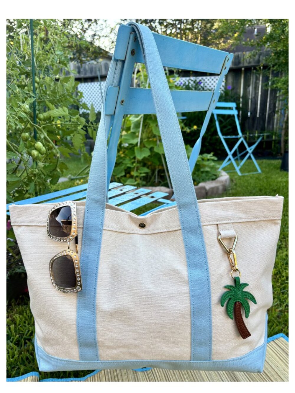 BaubleBar Coastal Essential Canvas Tote Beach Bg Palm Tree Charm Blue Crm NWOT